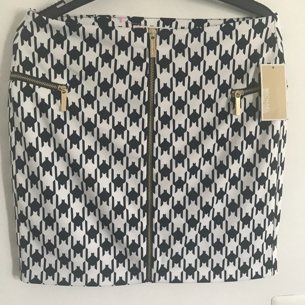 Michael Kors Navy Blue and White skirt